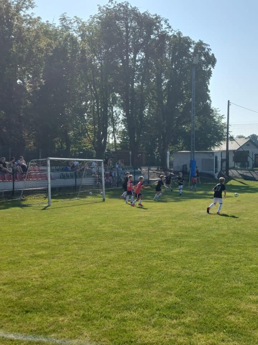 Zdjęcie w galerii na portalu naszwodzislaw.com: Piłkarska rywalizacja w Gorzycach. Czarni Gorzyce i FC Hlucin najlepsi [FOTO] wiadomości z regionu