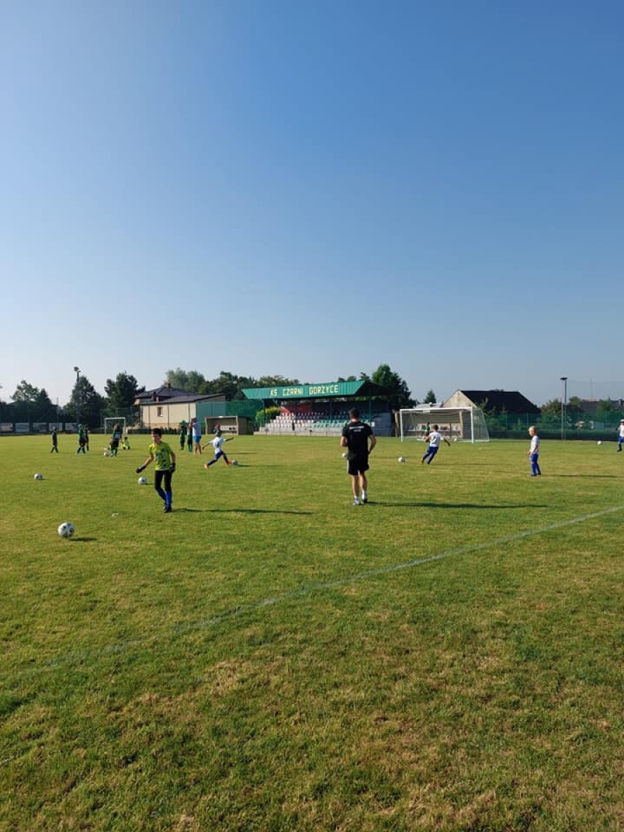 Zdjęcie w galerii na portalu naszwodzislaw.com: Piłkarska rywalizacja w Gorzycach. Czarni Gorzyce i FC Hlucin najlepsi [FOTO] wiadomości z regionu
