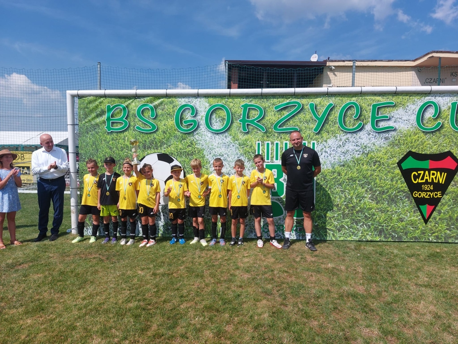 Zdjęcie w galerii na portalu naszwodzislaw.com: Piłkarska rywalizacja w Gorzycach. Czarni Gorzyce i FC Hlucin najlepsi [FOTO] wiadomości z regionu