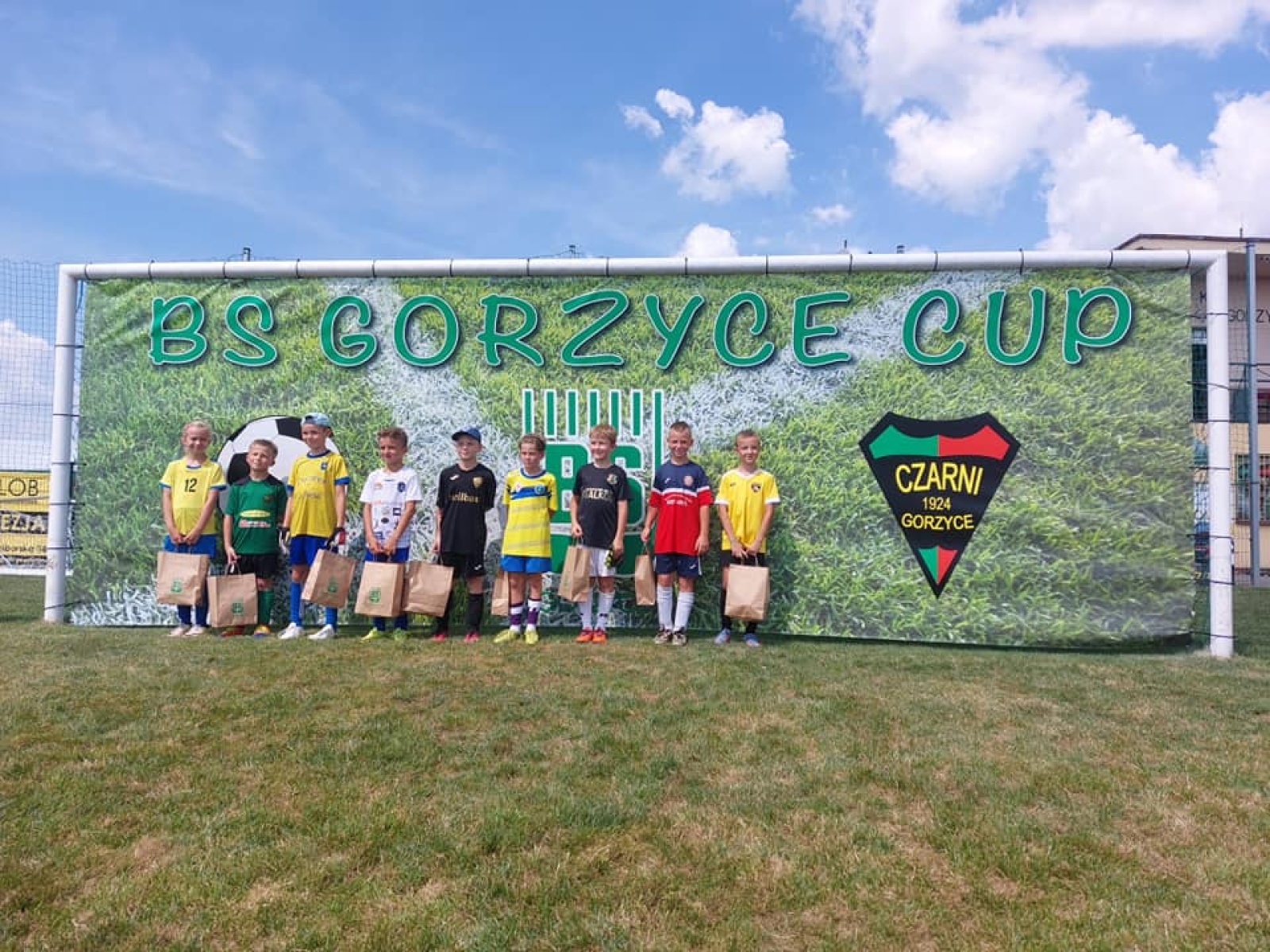 Zdjęcie w galerii na portalu naszwodzislaw.com: Piłkarska rywalizacja w Gorzycach. Czarni Gorzyce i FC Hlucin najlepsi [FOTO] wiadomości z regionu