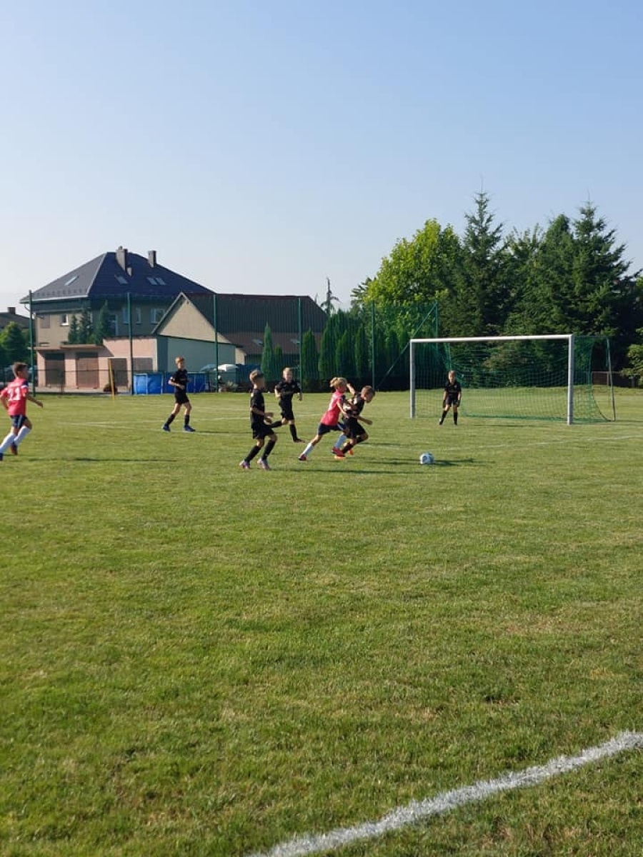 Zdjęcie w galerii na portalu naszwodzislaw.com: Piłkarska rywalizacja w Gorzycach. Czarni Gorzyce i FC Hlucin najlepsi [FOTO] wiadomości z regionu