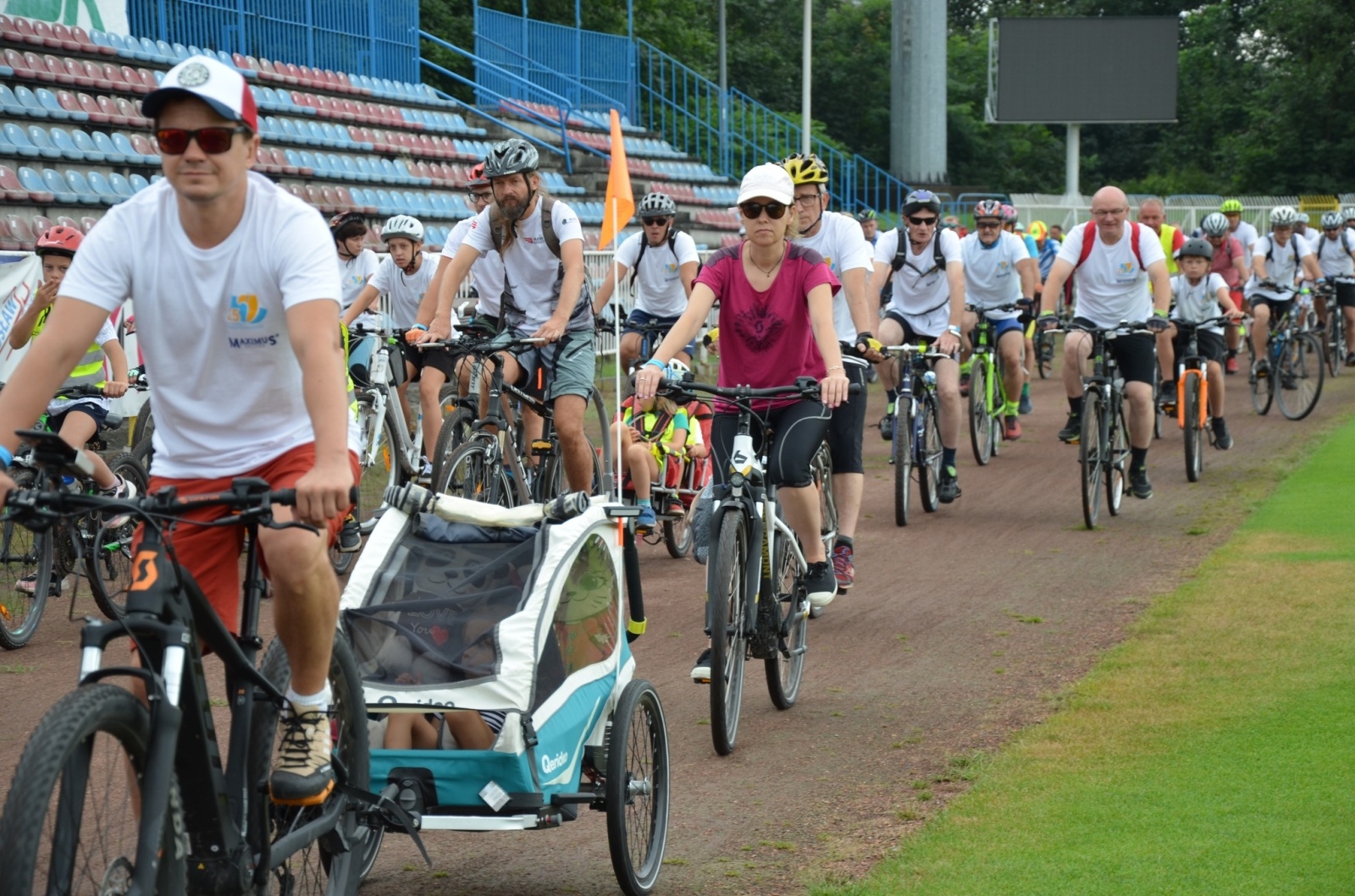 Zdjęcie w galerii na portalu naszwodzislaw.com: Setki uczestników Powiatowego Rajdu Rowerowego [FOTO] wiadomości z regionu