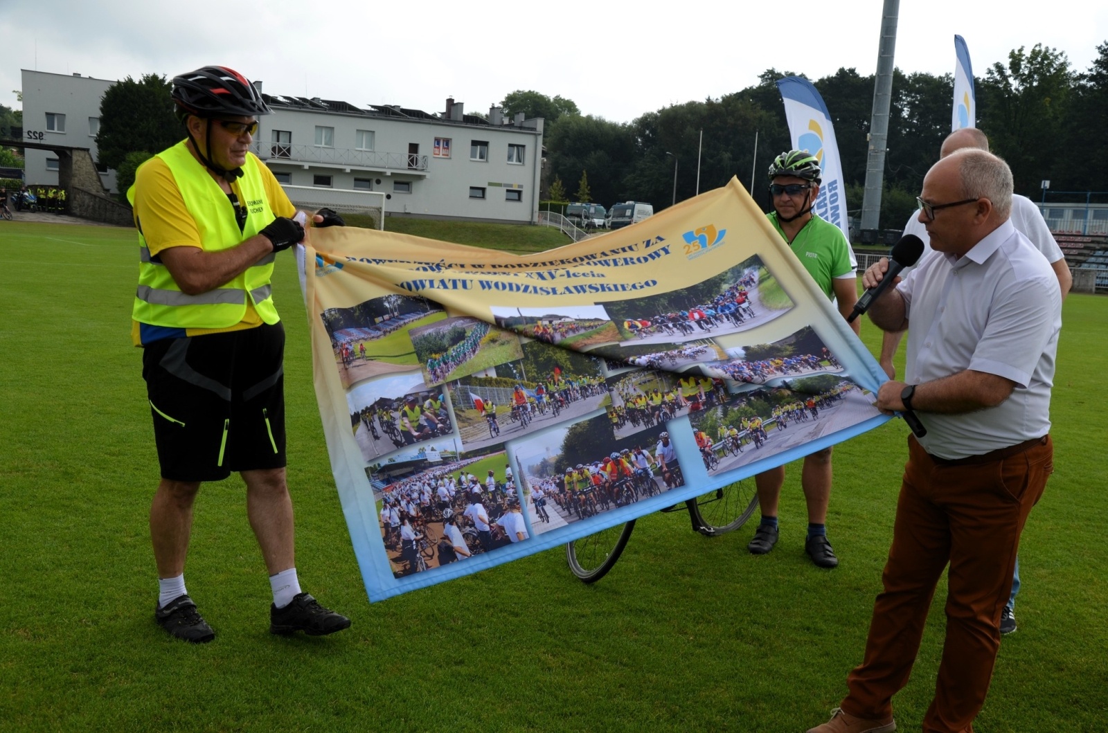 Zdjęcie w galerii na portalu naszwodzislaw.com: Setki uczestników Powiatowego Rajdu Rowerowego [FOTO] wiadomości z regionu