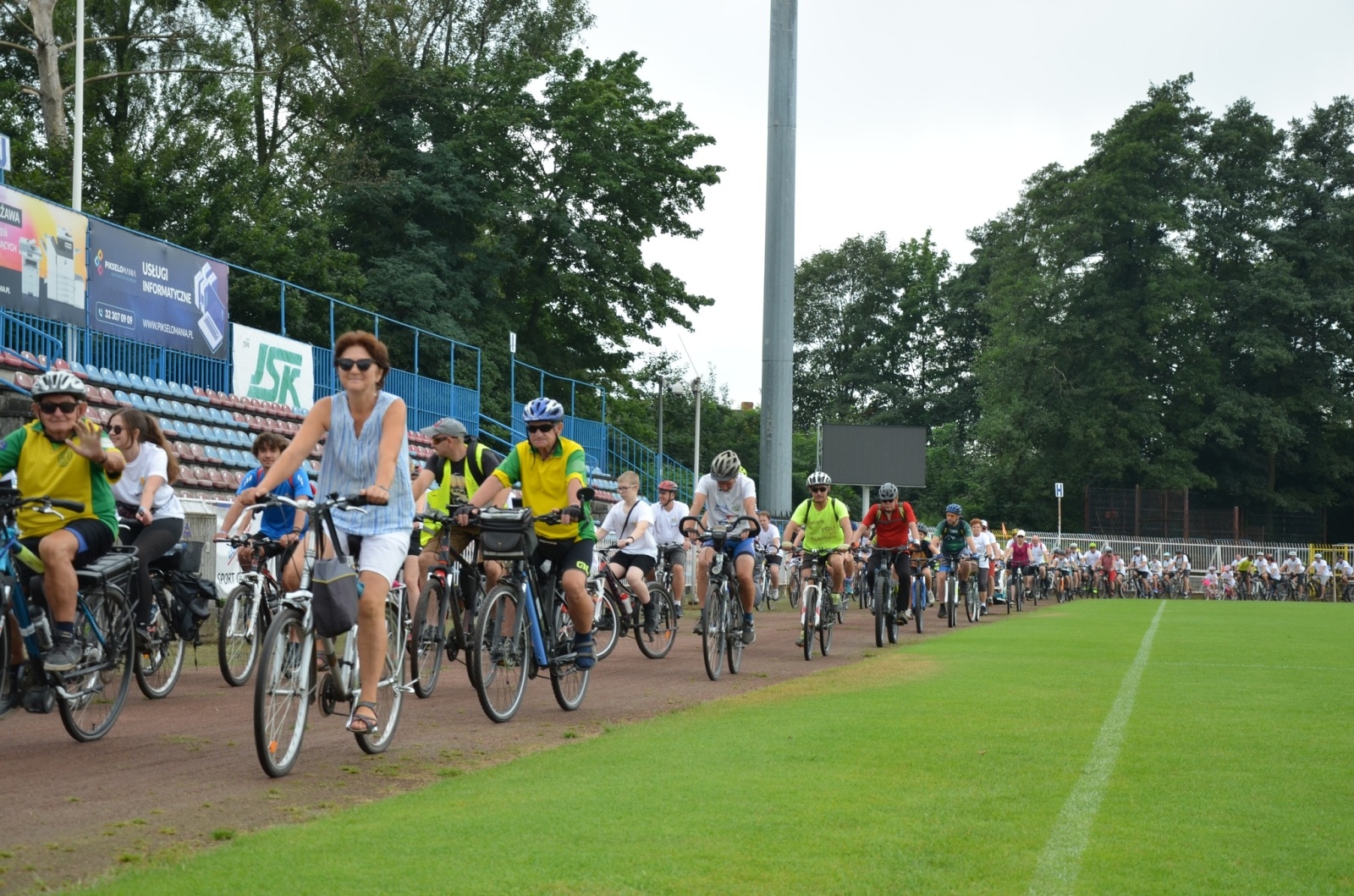 Zdjęcie w galerii na portalu naszwodzislaw.com: Setki uczestników Powiatowego Rajdu Rowerowego [FOTO] wiadomości z regionu