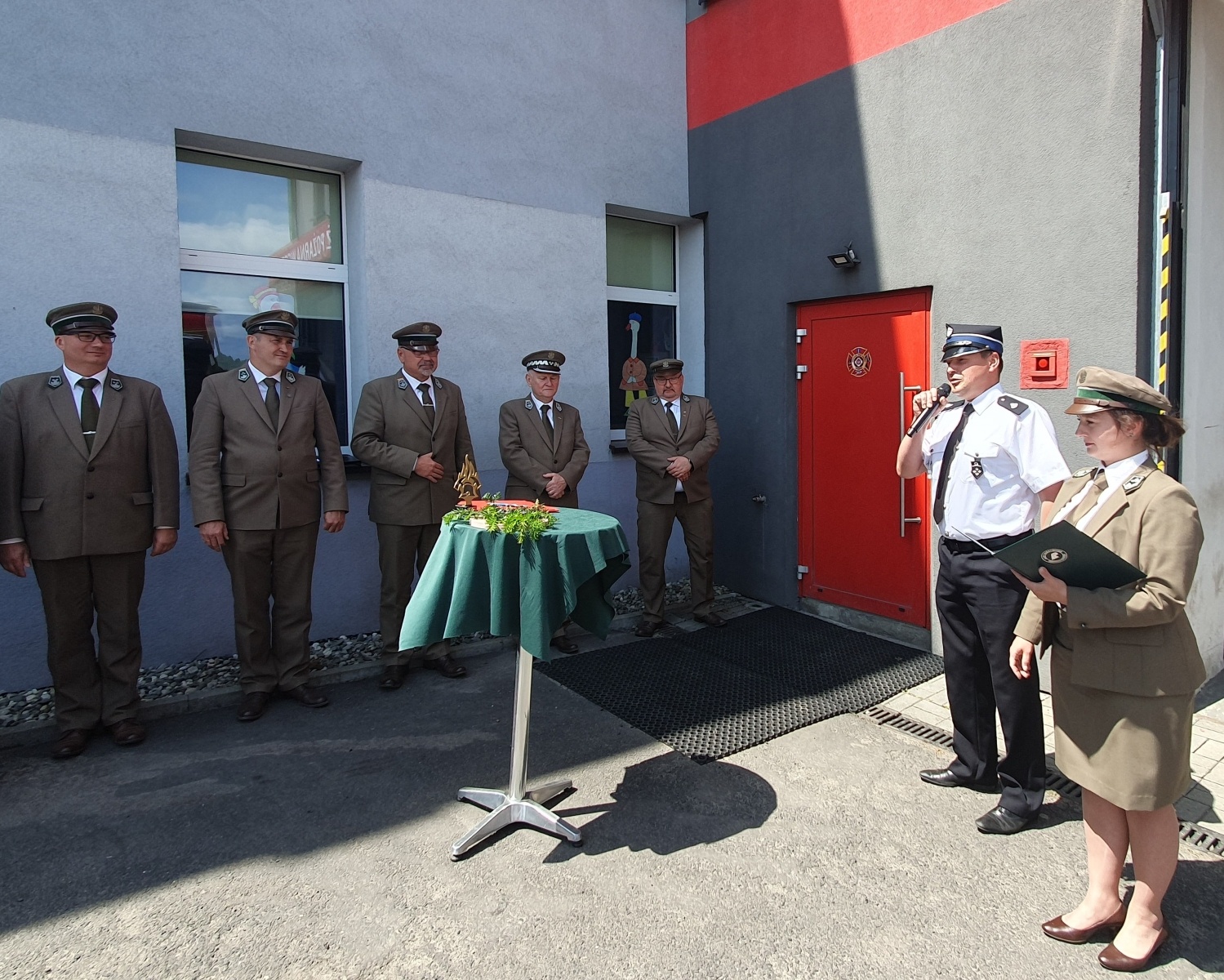 Zdjęcie w galerii na portalu naszwodzislaw.com: Leśnicy wspierają strażaków wiadomości z regionu