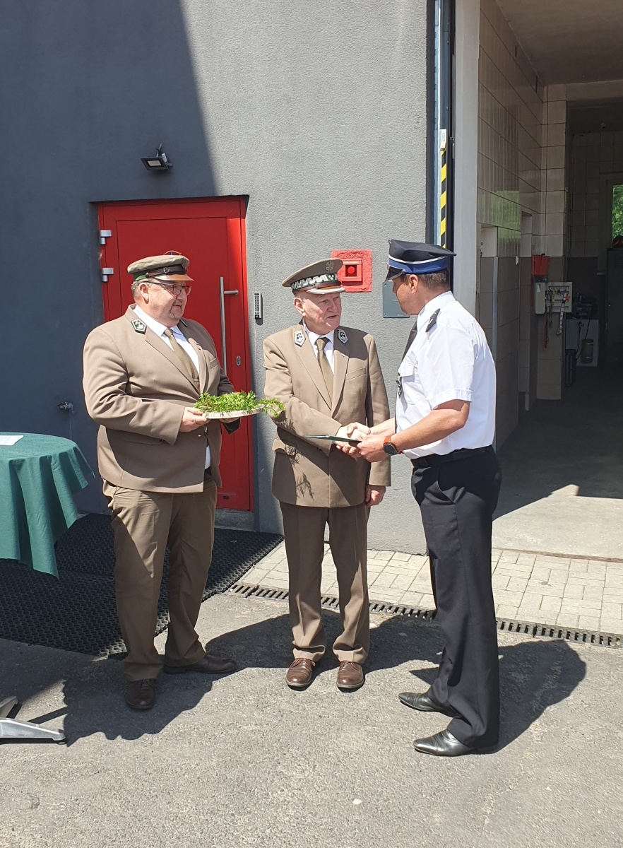 Zdjęcie w galerii na portalu naszwodzislaw.com: Leśnicy wspierają strażaków wiadomości z regionu