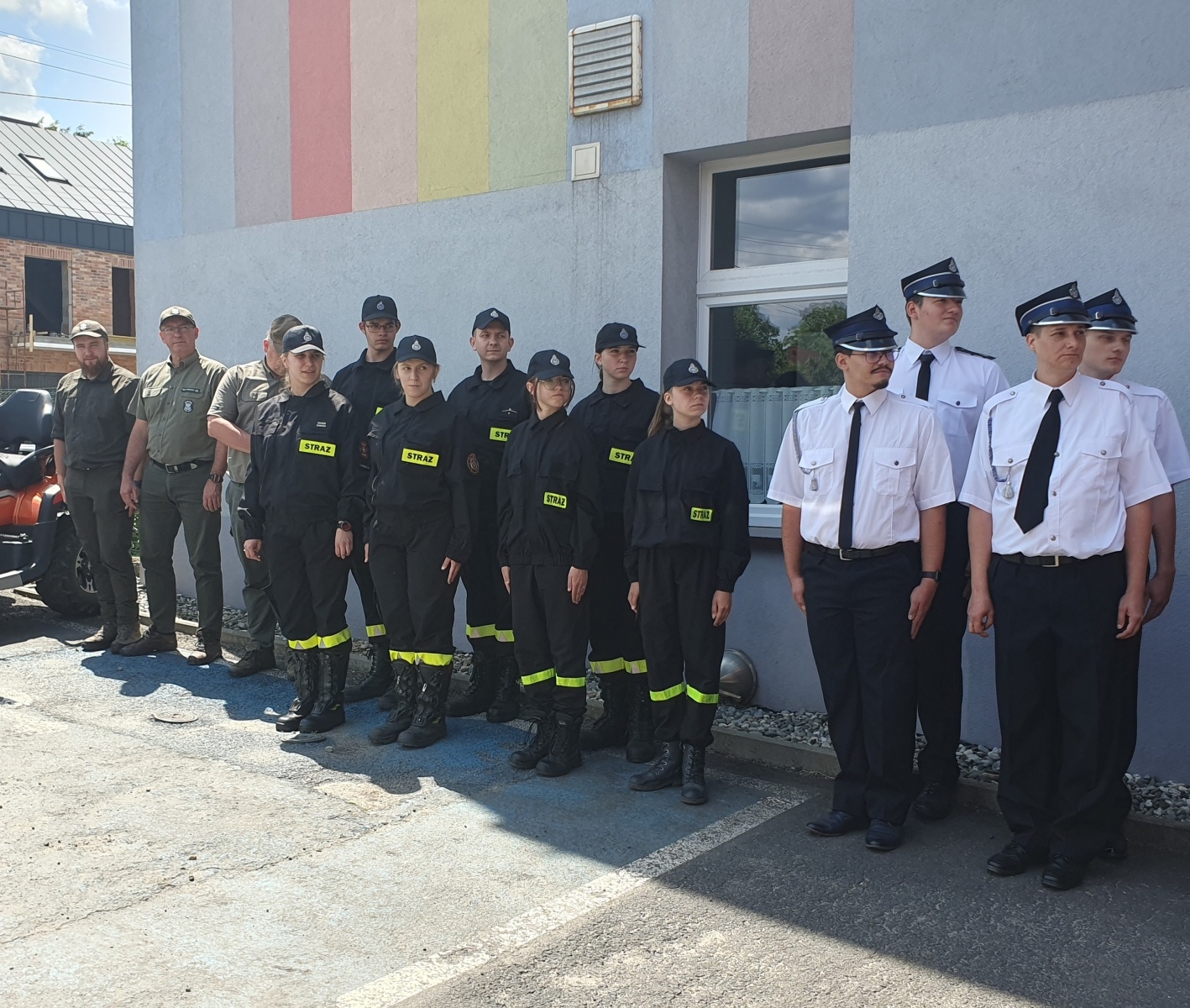 Zdjęcie w galerii na portalu naszwodzislaw.com: Leśnicy wspierają strażaków wiadomości z regionu