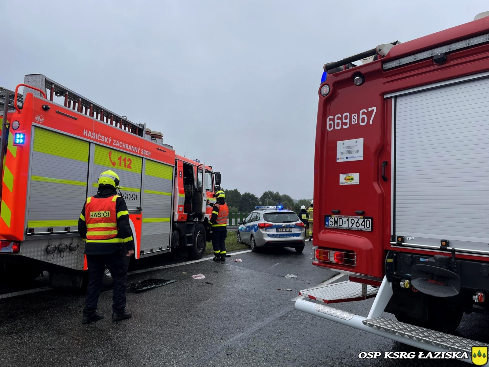Zdjęcie w galerii na portalu naszwodzislaw.com: Groźny wypadek na autostradzie A1. Dwie osoby w szpitalu [FOTO] wiadomości z regionu