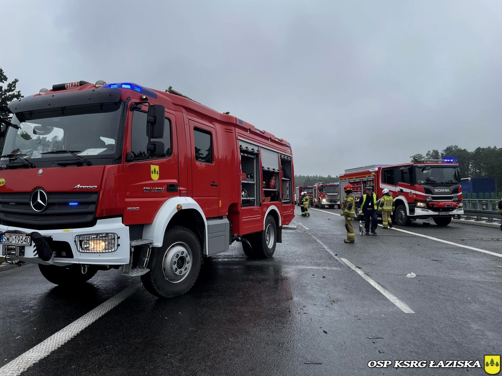 Zdjęcie w galerii na portalu naszwodzislaw.com: Groźny wypadek na autostradzie A1. Dwie osoby w szpitalu [FOTO] wiadomości z regionu