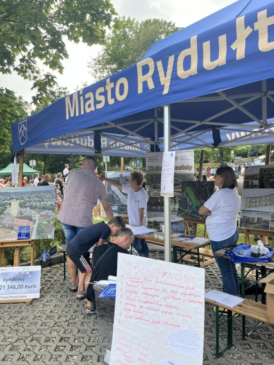 Zdjęcie w galerii na portalu naszwodzislaw.com: Przeżyjmy to jeszcze raz. Filmowe podsumowanie XXX Dni Rydułtów wiadomości z regionu