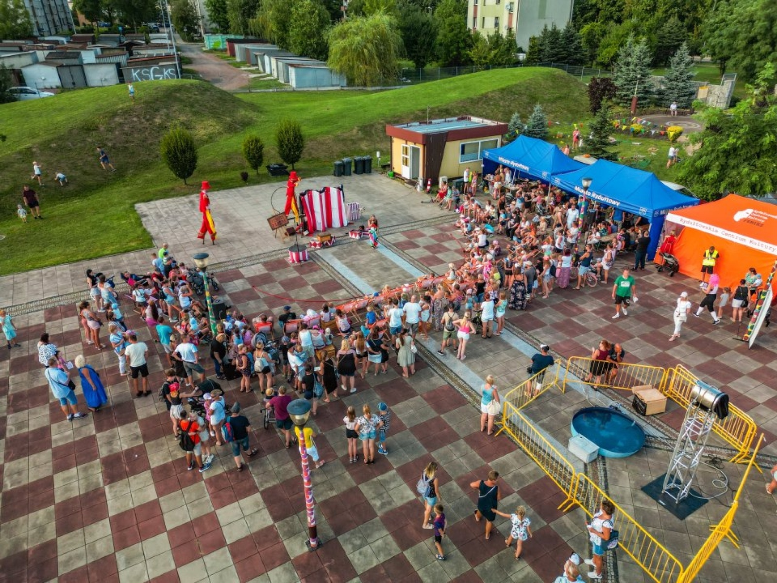 Zdjęcie w galerii na portalu naszwodzislaw.com: Przeżyjmy to jeszcze raz. Filmowe podsumowanie XXX Dni Rydułtów wiadomości z regionu