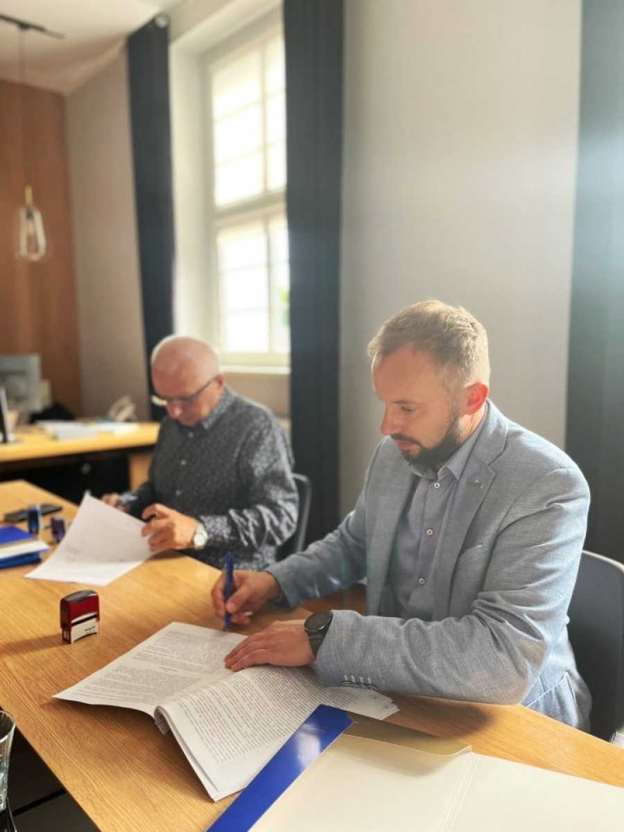 Zdjęcie w galerii na portalu naszwodzislaw.com: Rydułtowy. Umowa na zagospodarowanie centrum przesiadkowego podpisana wiadomości z regionu