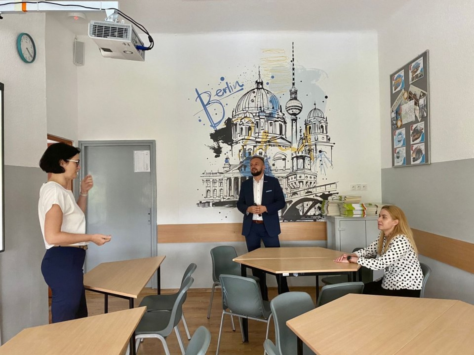 Zdjęcie w galerii na portalu naszwodzislaw.com: Burmistrz Rydułtów wizytował szkoły wiadomości z regionu