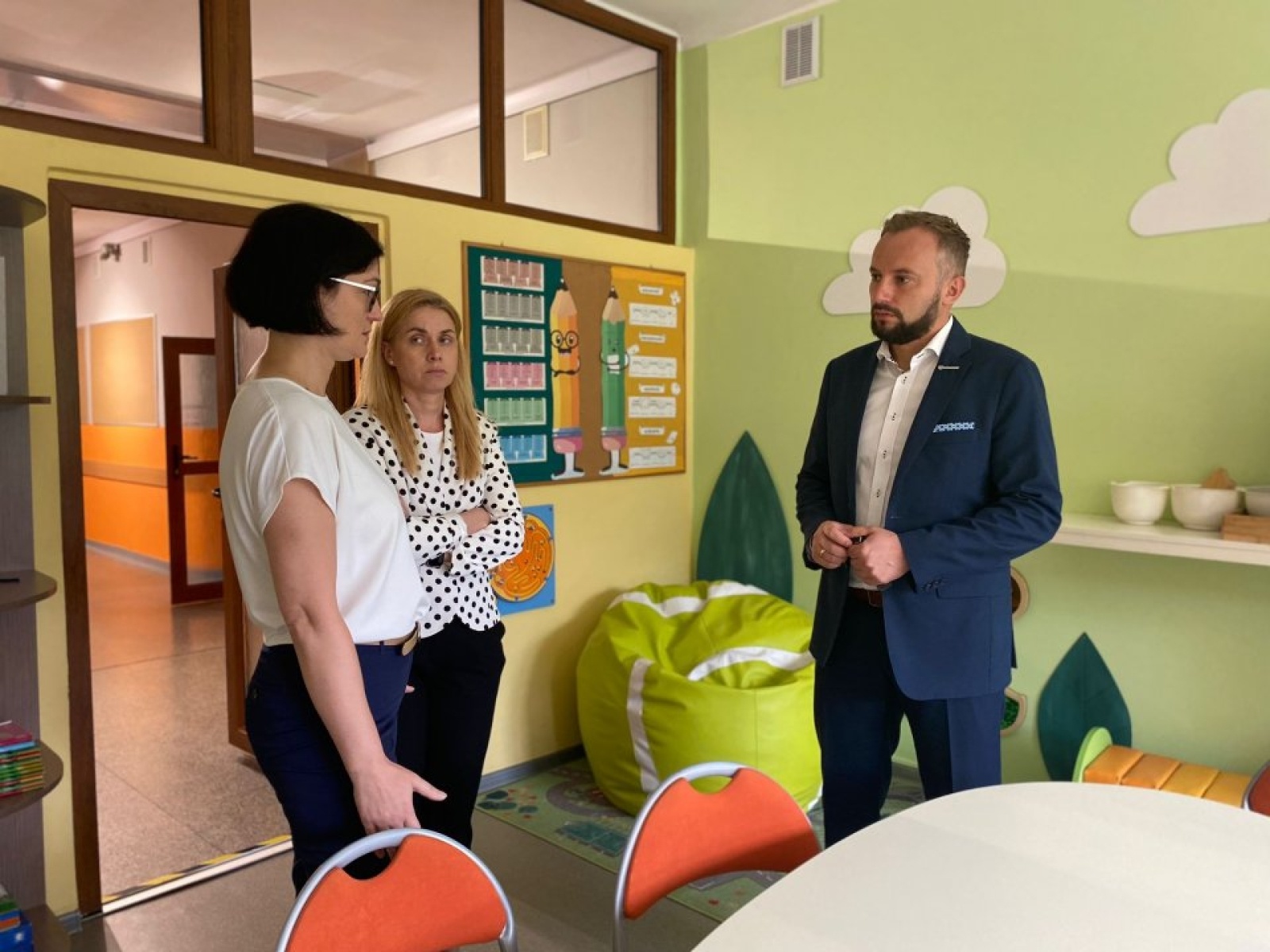 Zdjęcie w galerii na portalu naszwodzislaw.com: Burmistrz Rydułtów wizytował szkoły wiadomości z regionu