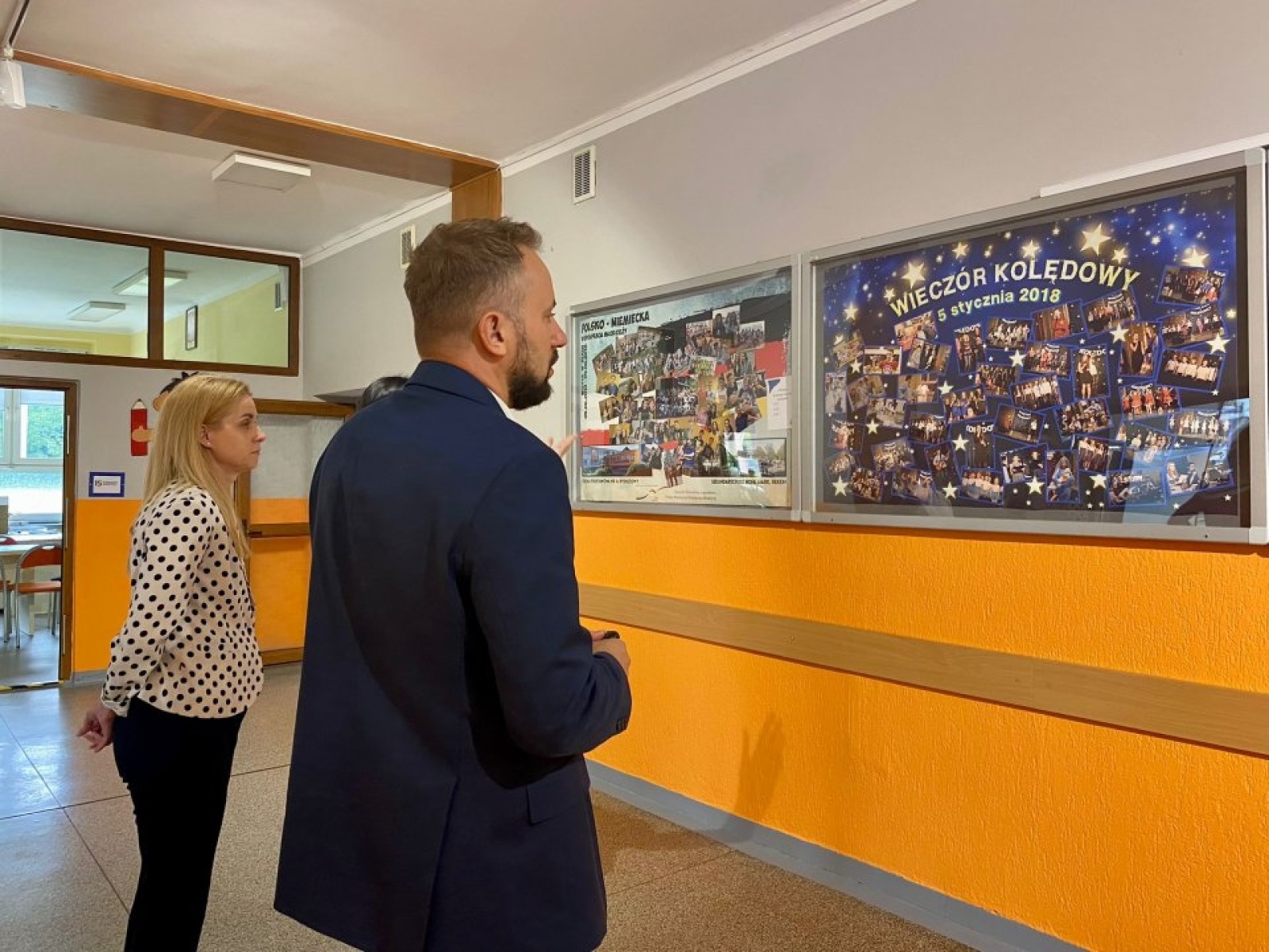 Zdjęcie w galerii na portalu naszwodzislaw.com: Burmistrz Rydułtów wizytował szkoły wiadomości z regionu