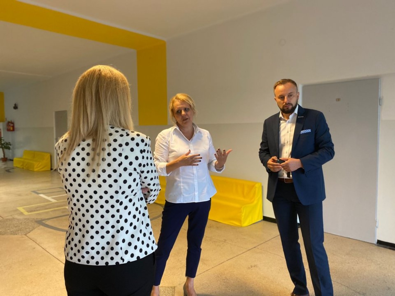 Zdjęcie w galerii na portalu naszwodzislaw.com: Burmistrz Rydułtów wizytował szkoły wiadomości z regionu