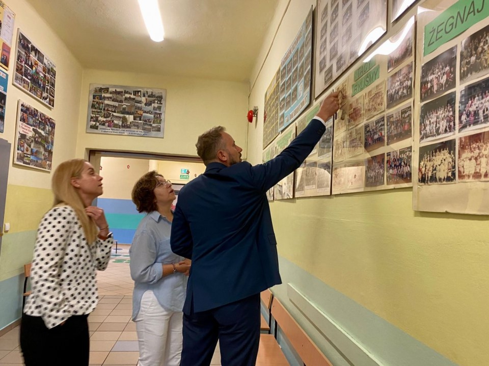 Zdjęcie w galerii na portalu naszwodzislaw.com: Burmistrz Rydułtów wizytował szkoły wiadomości z regionu