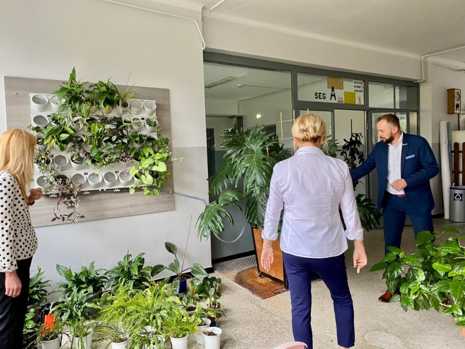 Zdjęcie w galerii na portalu naszwodzislaw.com: Burmistrz Rydułtów wizytował szkoły wiadomości z regionu