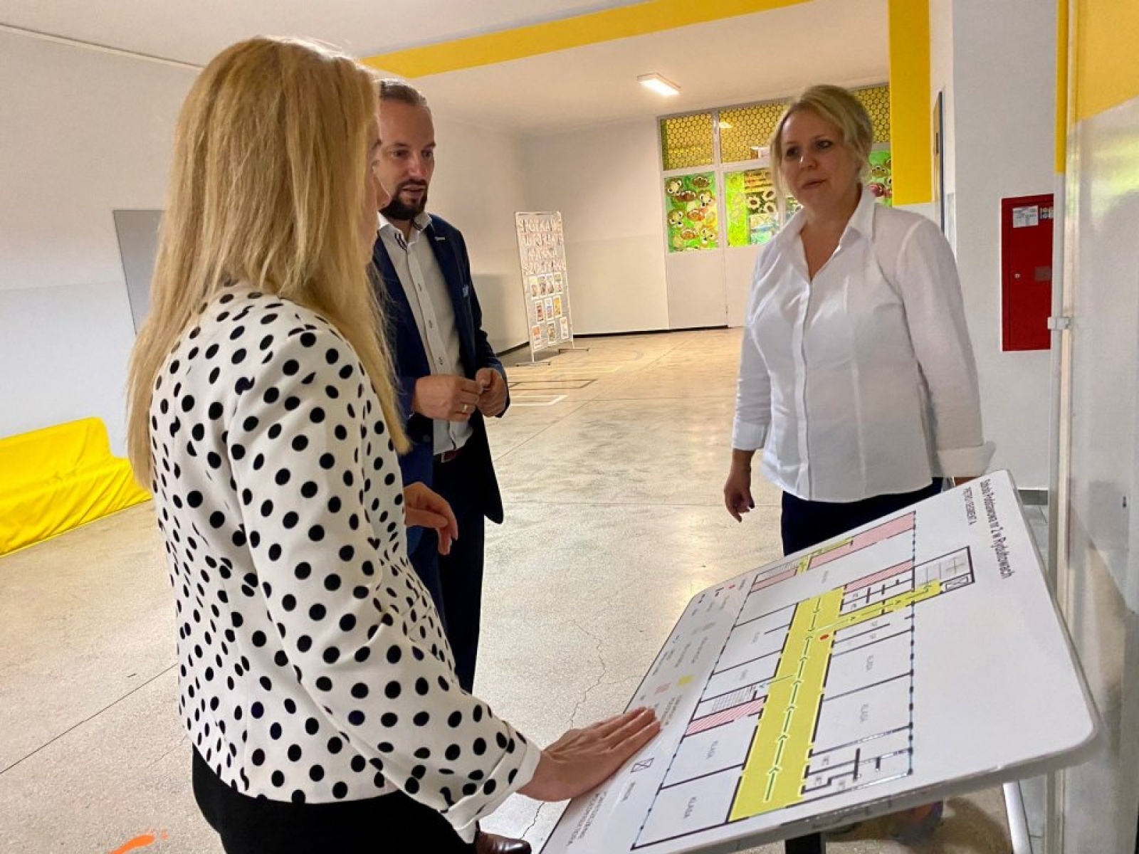 Zdjęcie w galerii na portalu naszwodzislaw.com: Burmistrz Rydułtów wizytował szkoły wiadomości z regionu