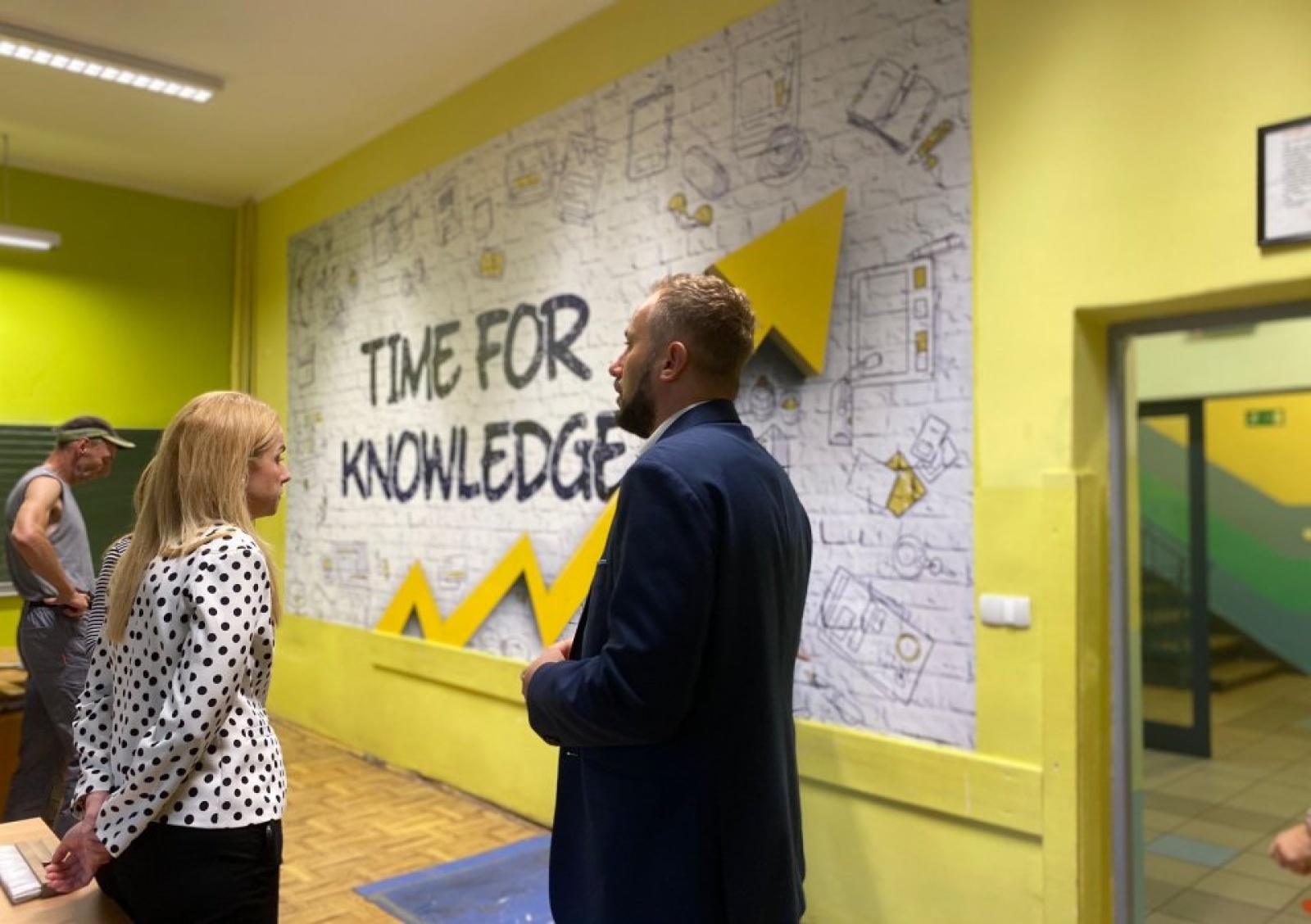 Zdjęcie w galerii na portalu naszwodzislaw.com: Burmistrz Rydułtów wizytował szkoły wiadomości z regionu