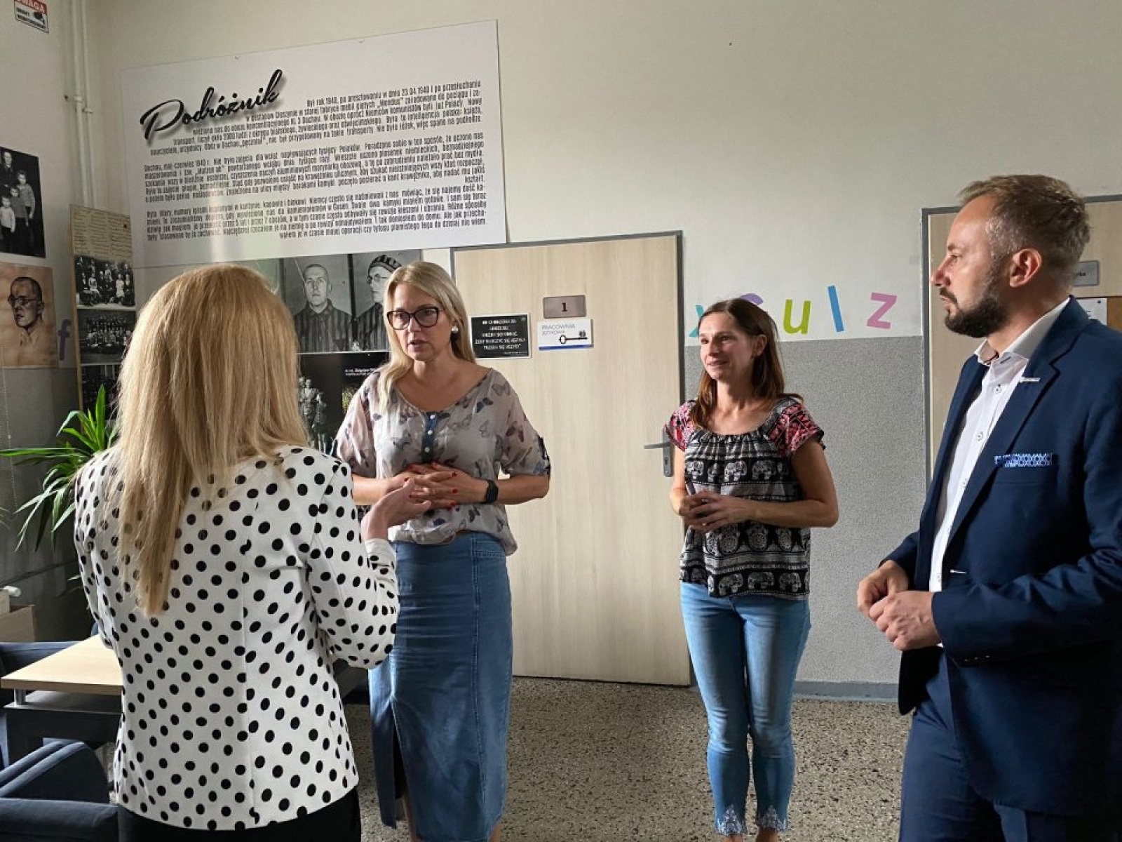 Zdjęcie w galerii na portalu naszwodzislaw.com: Burmistrz Rydułtów wizytował szkoły wiadomości z regionu