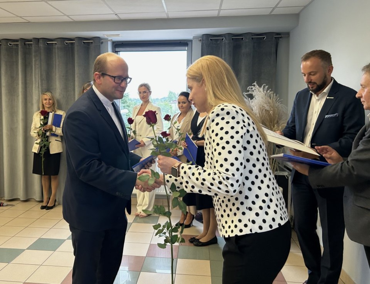 Zdjęcie w galerii na portalu naszwodzislaw.com: Rydułtowy. Ślubowanie nauczycieli mianowanych, pożegnanie emerytowanych wiadomości z regionu