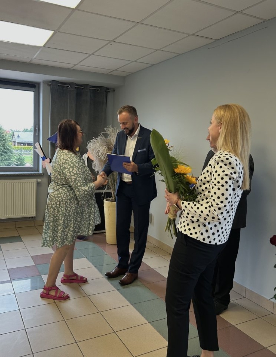 Zdjęcie w galerii na portalu naszwodzislaw.com: Rydułtowy. Ślubowanie nauczycieli mianowanych, pożegnanie emerytowanych wiadomości z regionu