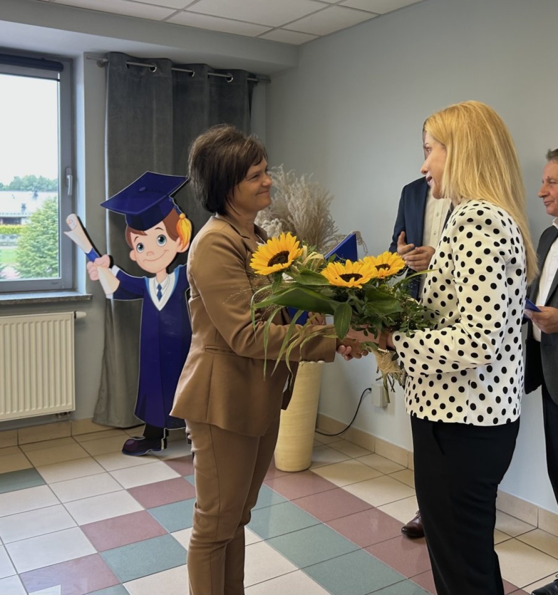 Zdjęcie w galerii na portalu naszwodzislaw.com: Rydułtowy. Ślubowanie nauczycieli mianowanych, pożegnanie emerytowanych wiadomości z regionu