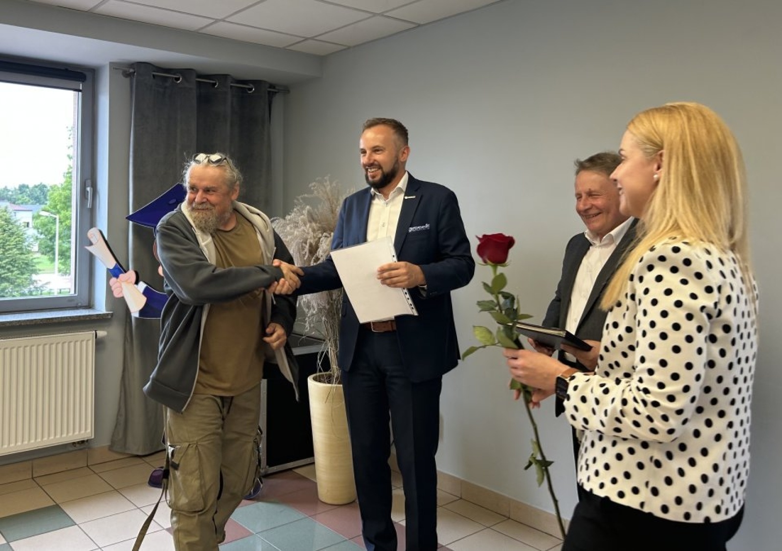 Zdjęcie w galerii na portalu naszwodzislaw.com: Rydułtowy. Ślubowanie nauczycieli mianowanych, pożegnanie emerytowanych wiadomości z regionu