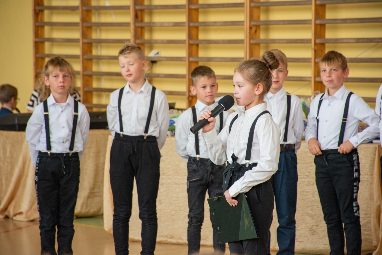 Zdjęcie w galerii na portalu naszwodzislaw.com: Rogi obfitości dla pierwszoklasistów. Rok szkolny rozpoczęty [FOTO] wiadomości z regionu