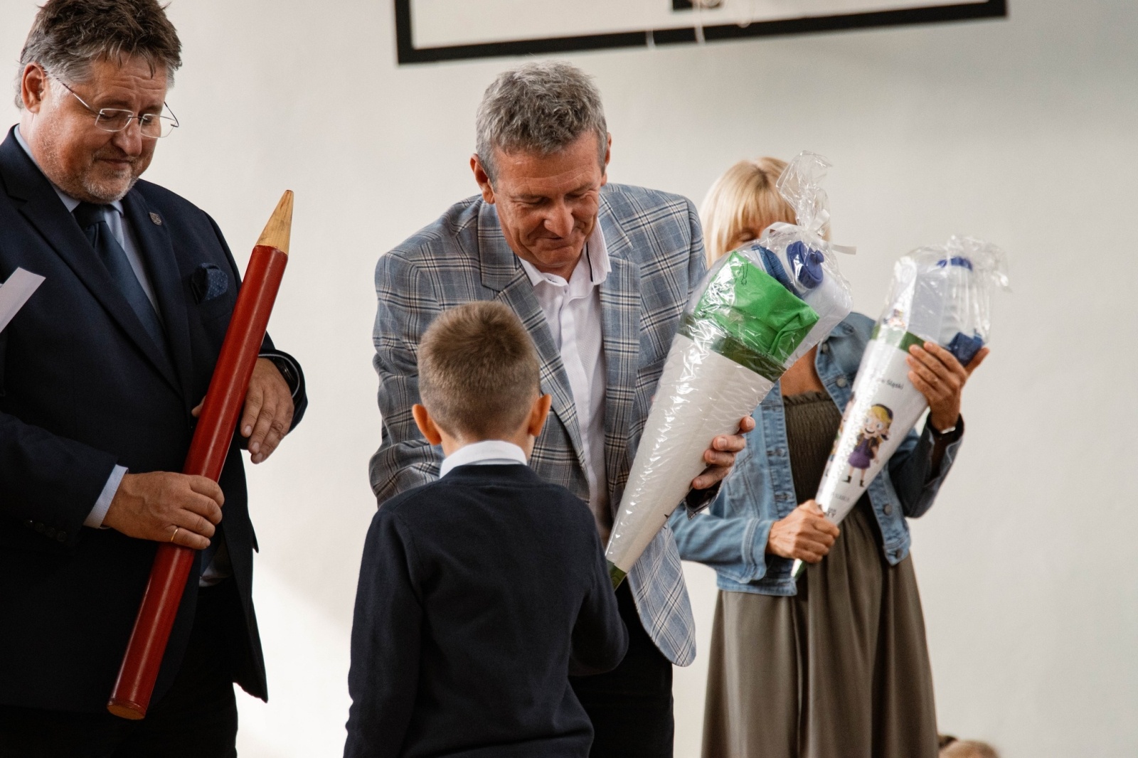 Zdjęcie w galerii na portalu naszwodzislaw.com: Rogi obfitości dla pierwszoklasistów. Rok szkolny rozpoczęty [FOTO] wiadomości z regionu