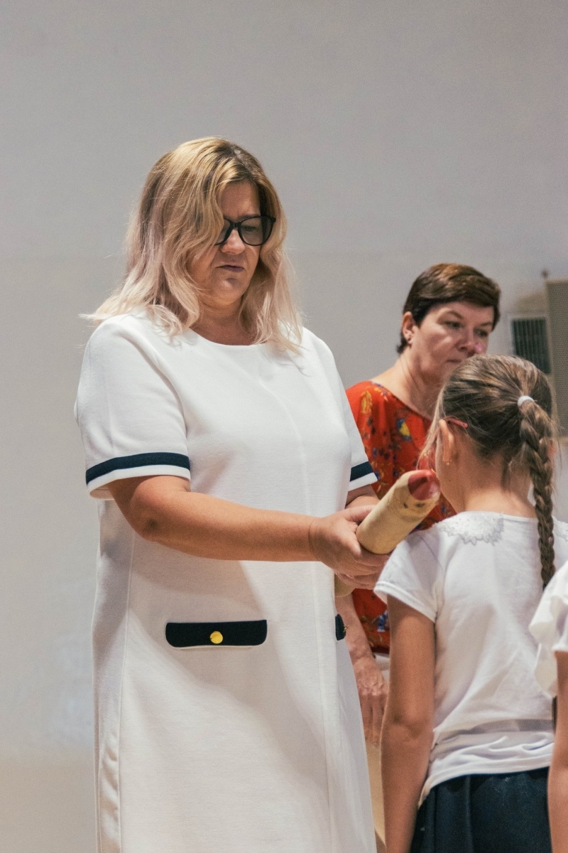 Zdjęcie w galerii na portalu naszwodzislaw.com: Rogi obfitości dla pierwszoklasistów. Rok szkolny rozpoczęty [FOTO] wiadomości z regionu