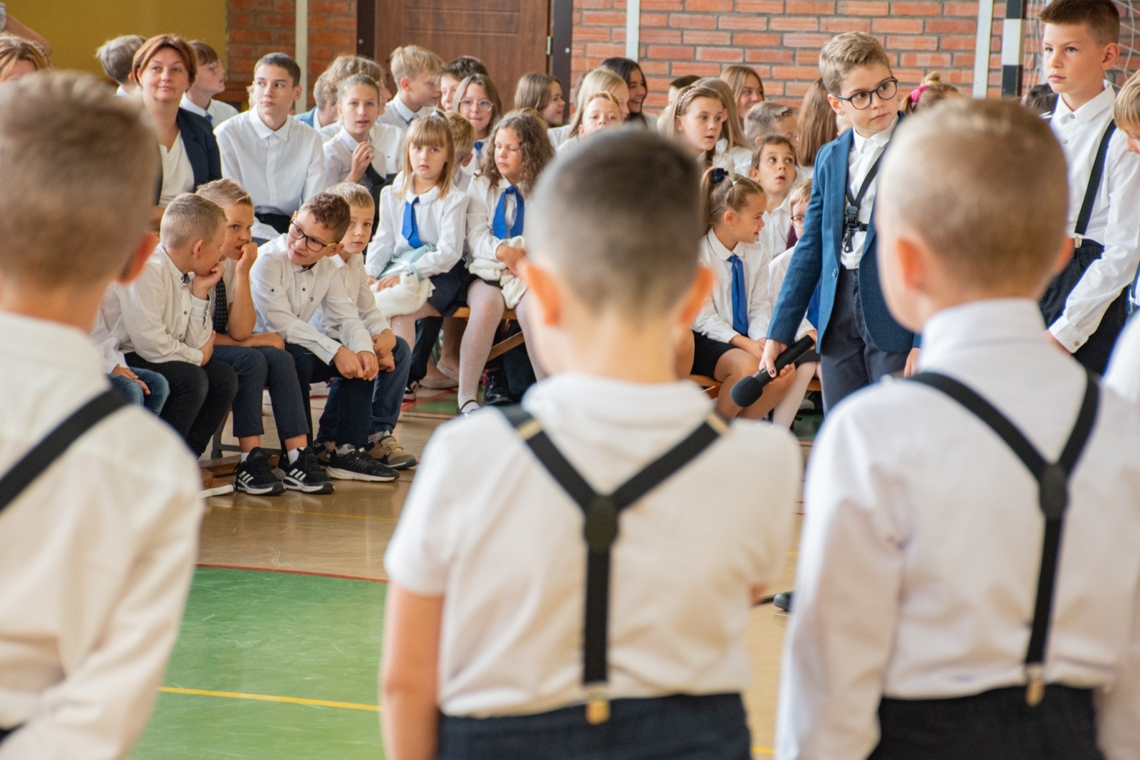 Zdjęcie w galerii na portalu naszwodzislaw.com: Rogi obfitości dla pierwszoklasistów. Rok szkolny rozpoczęty [FOTO] wiadomości z regionu