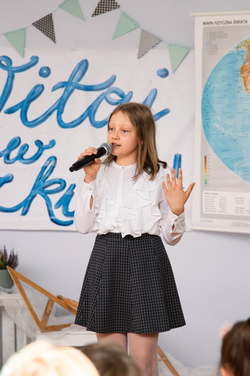 Zdjęcie w galerii na portalu naszwodzislaw.com: Rogi obfitości dla pierwszoklasistów. Rok szkolny rozpoczęty [FOTO] wiadomości z regionu