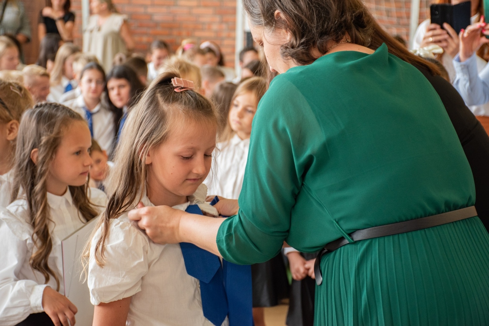 Zdjęcie w galerii na portalu naszwodzislaw.com: Rogi obfitości dla pierwszoklasistów. Rok szkolny rozpoczęty [FOTO] wiadomości z regionu