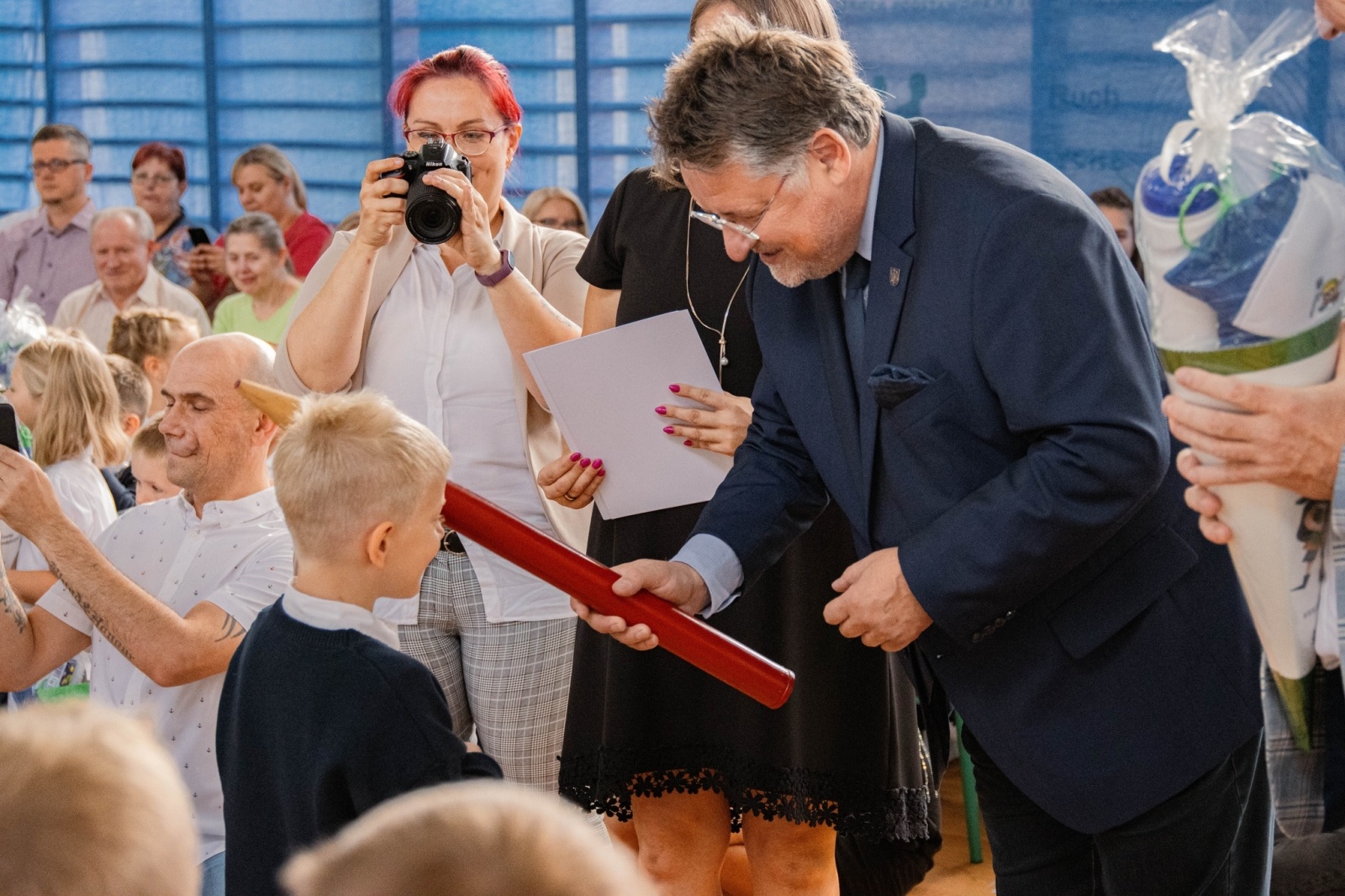 Zdjęcie w galerii na portalu naszwodzislaw.com: Rogi obfitości dla pierwszoklasistów. Rok szkolny rozpoczęty [FOTO] wiadomości z regionu