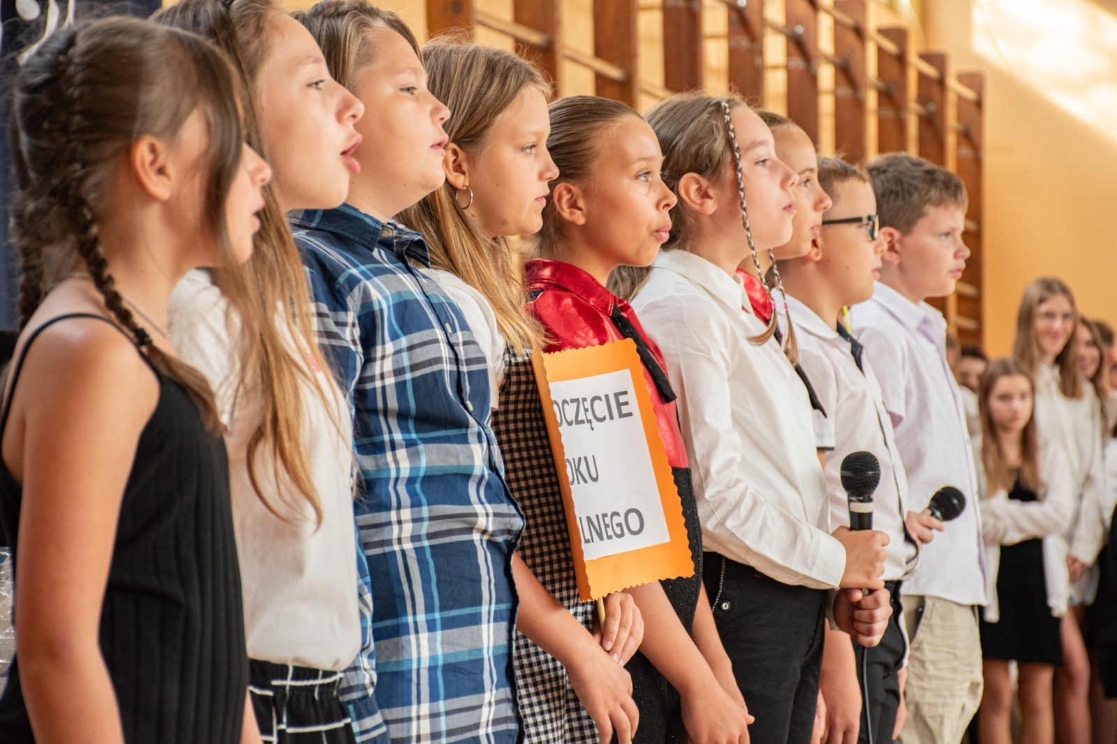 Zdjęcie w galerii na portalu naszwodzislaw.com: Rogi obfitości dla pierwszoklasistów. Rok szkolny rozpoczęty [FOTO] wiadomości z regionu