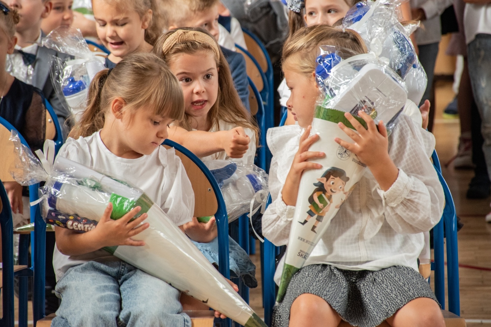 Zdjęcie w galerii na portalu naszwodzislaw.com: Rogi obfitości dla pierwszoklasistów. Rok szkolny rozpoczęty [FOTO] wiadomości z regionu