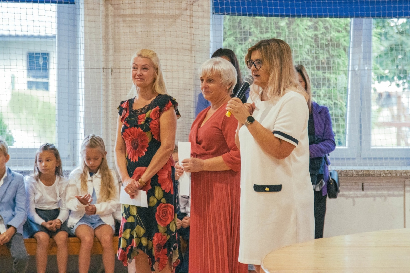 Zdjęcie w galerii na portalu naszwodzislaw.com: Rogi obfitości dla pierwszoklasistów. Rok szkolny rozpoczęty [FOTO] wiadomości z regionu