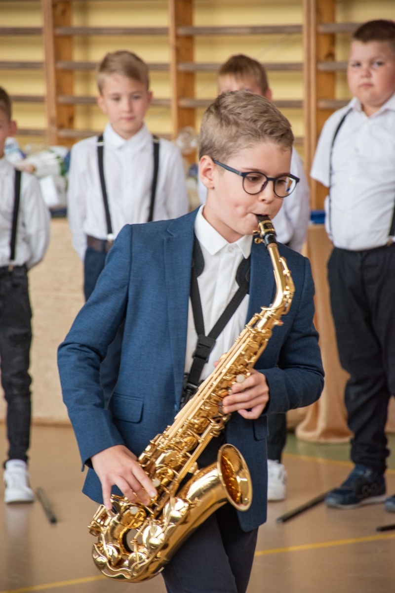 Zdjęcie w galerii na portalu naszwodzislaw.com: Rogi obfitości dla pierwszoklasistów. Rok szkolny rozpoczęty [FOTO] wiadomości z regionu