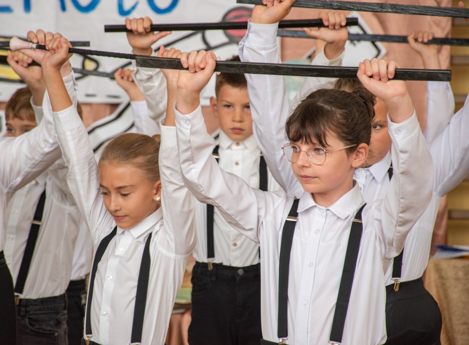 Zdjęcie w galerii na portalu naszwodzislaw.com: Rogi obfitości dla pierwszoklasistów. Rok szkolny rozpoczęty [FOTO] wiadomości z regionu