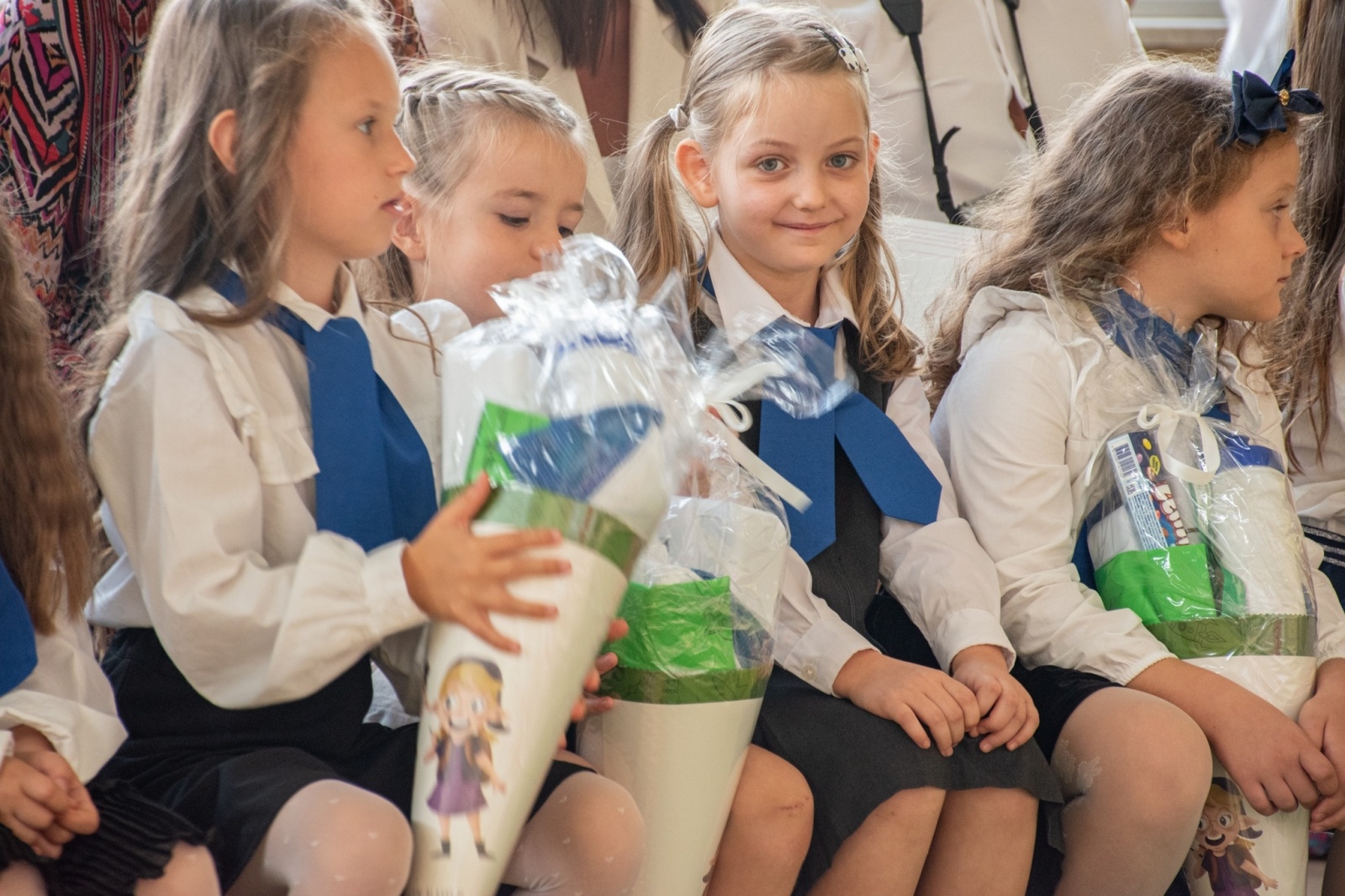 Zdjęcie w galerii na portalu naszwodzislaw.com: Rogi obfitości dla pierwszoklasistów. Rok szkolny rozpoczęty [FOTO] wiadomości z regionu