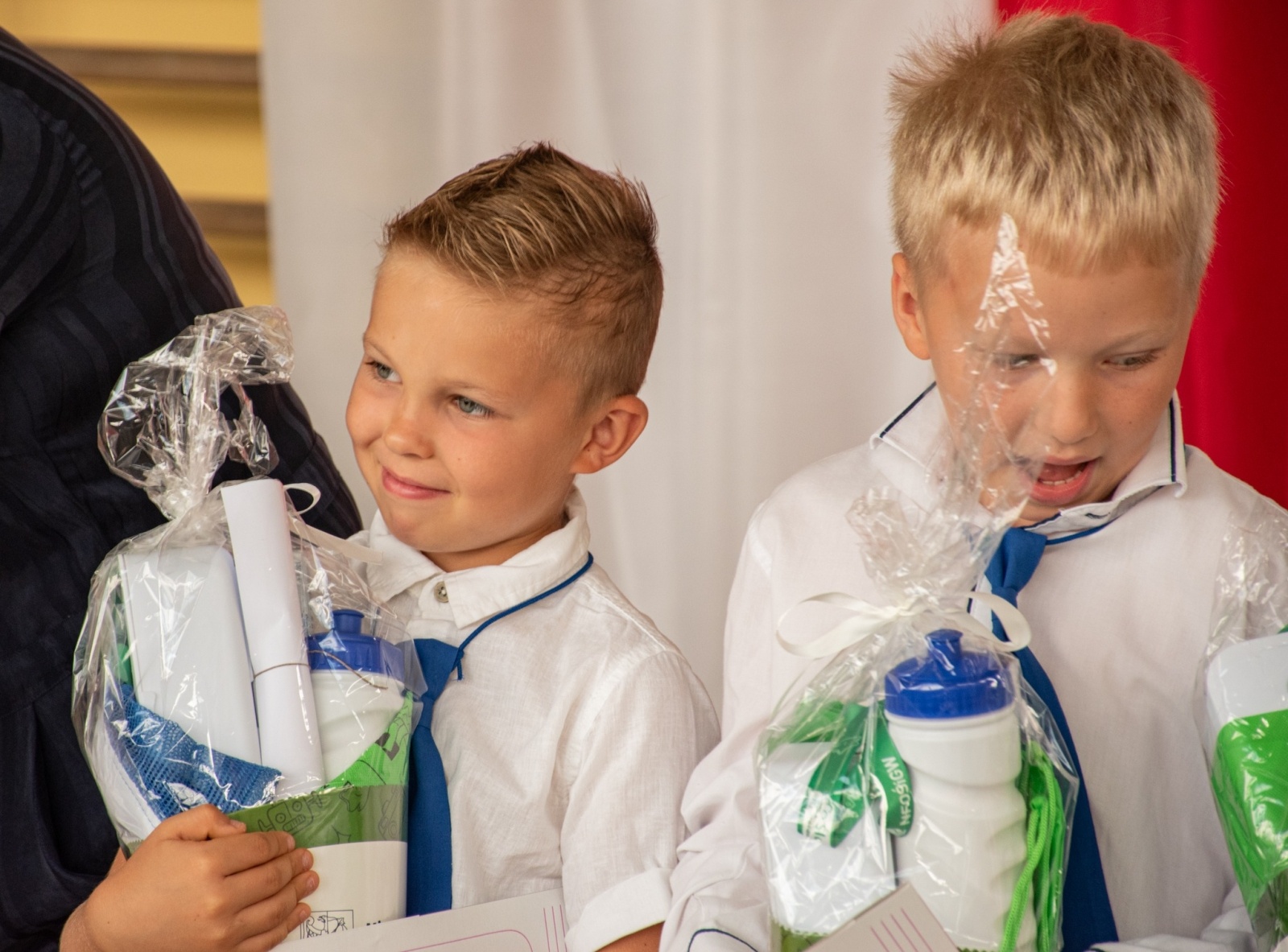 Zdjęcie w galerii na portalu naszwodzislaw.com: Rogi obfitości dla pierwszoklasistów. Rok szkolny rozpoczęty [FOTO] wiadomości z regionu