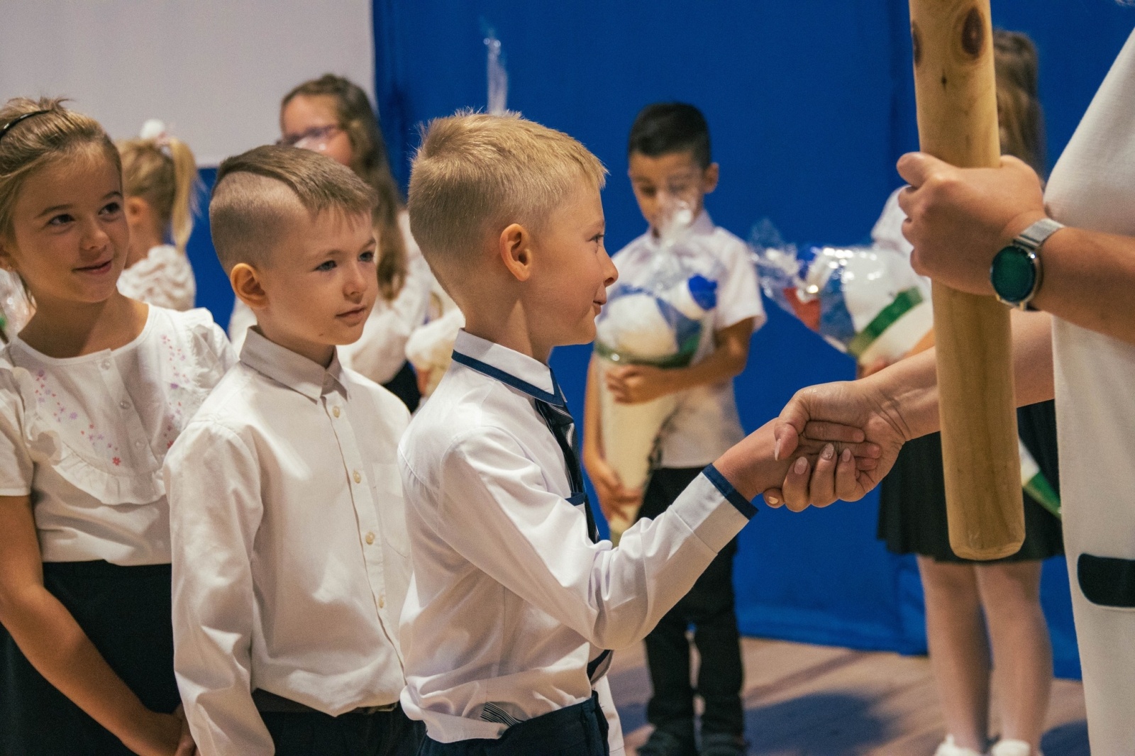 Zdjęcie w galerii na portalu naszwodzislaw.com: Rogi obfitości dla pierwszoklasistów. Rok szkolny rozpoczęty [FOTO] wiadomości z regionu