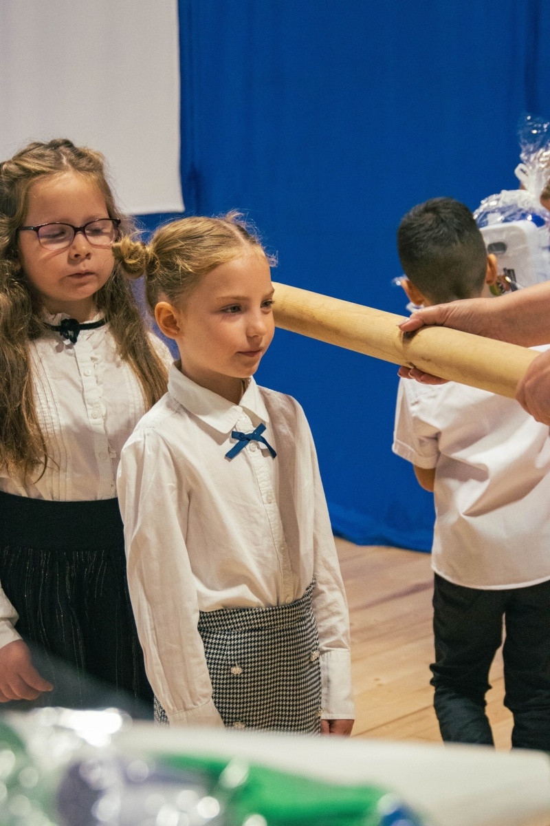 Zdjęcie w galerii na portalu naszwodzislaw.com: Rogi obfitości dla pierwszoklasistów. Rok szkolny rozpoczęty [FOTO] wiadomości z regionu