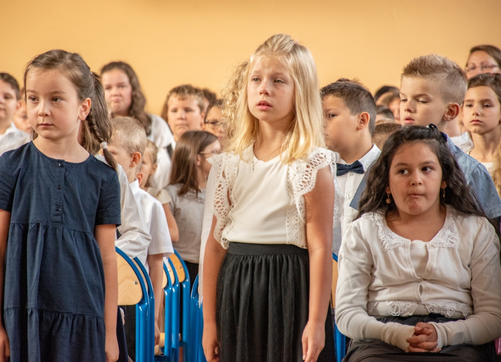 Zdjęcie w galerii na portalu naszwodzislaw.com: Rogi obfitości dla pierwszoklasistów. Rok szkolny rozpoczęty [FOTO] wiadomości z regionu