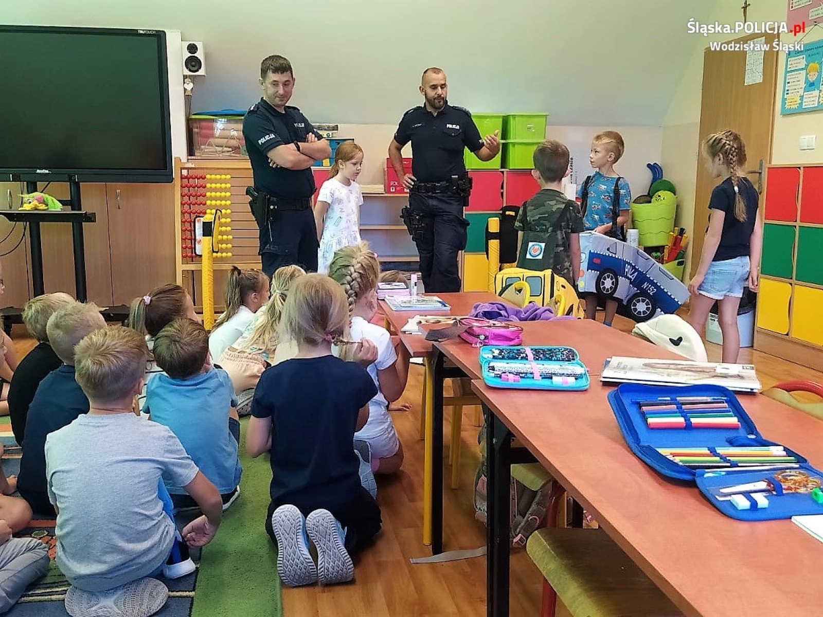 Zdjęcie w galerii na portalu naszwodzislaw.com: Bezpieczna droga do szkoły z dzielnicowymi wiadomości z regionu