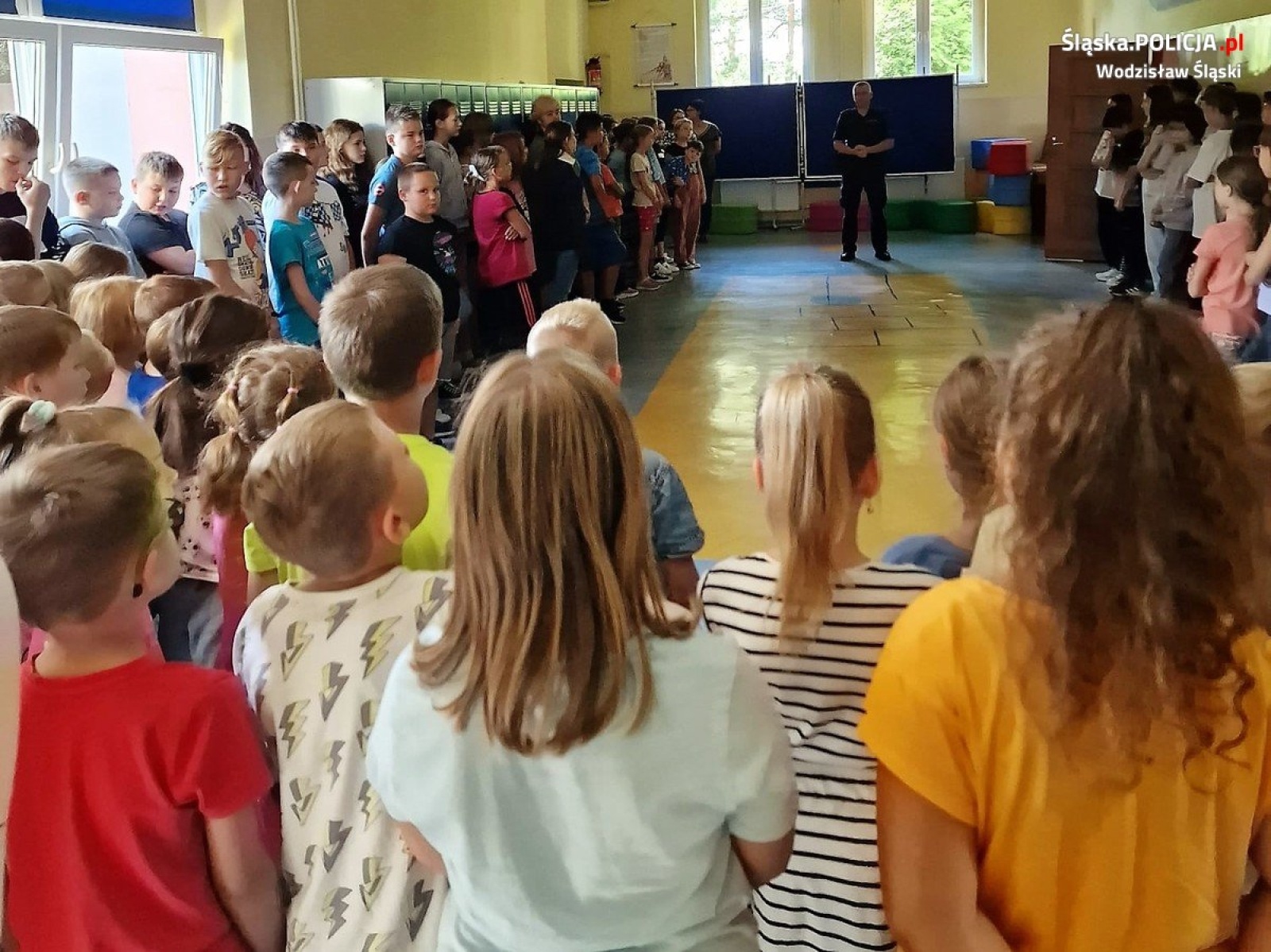 Zdjęcie w galerii na portalu naszwodzislaw.com: Bezpieczna droga do szkoły z dzielnicowymi wiadomości z regionu