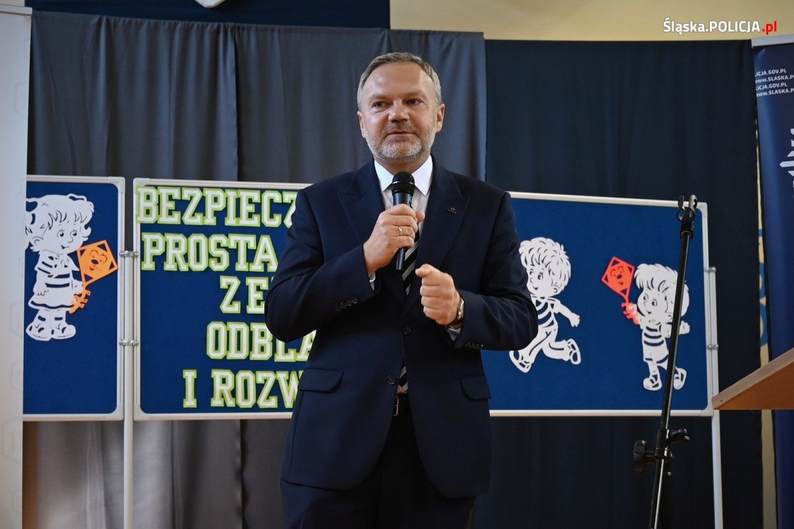 Zdjęcie w galerii na portalu naszwodzislaw.com: Odblaskowa szkoła. Zainaugurowano policyjny konkurs wiadomości z regionu