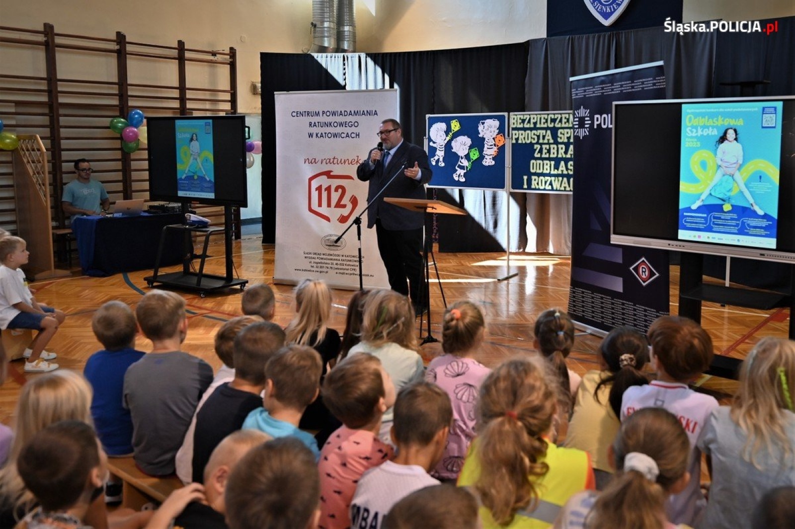 Zdjęcie w galerii na portalu naszwodzislaw.com: Odblaskowa szkoła. Zainaugurowano policyjny konkurs wiadomości z regionu